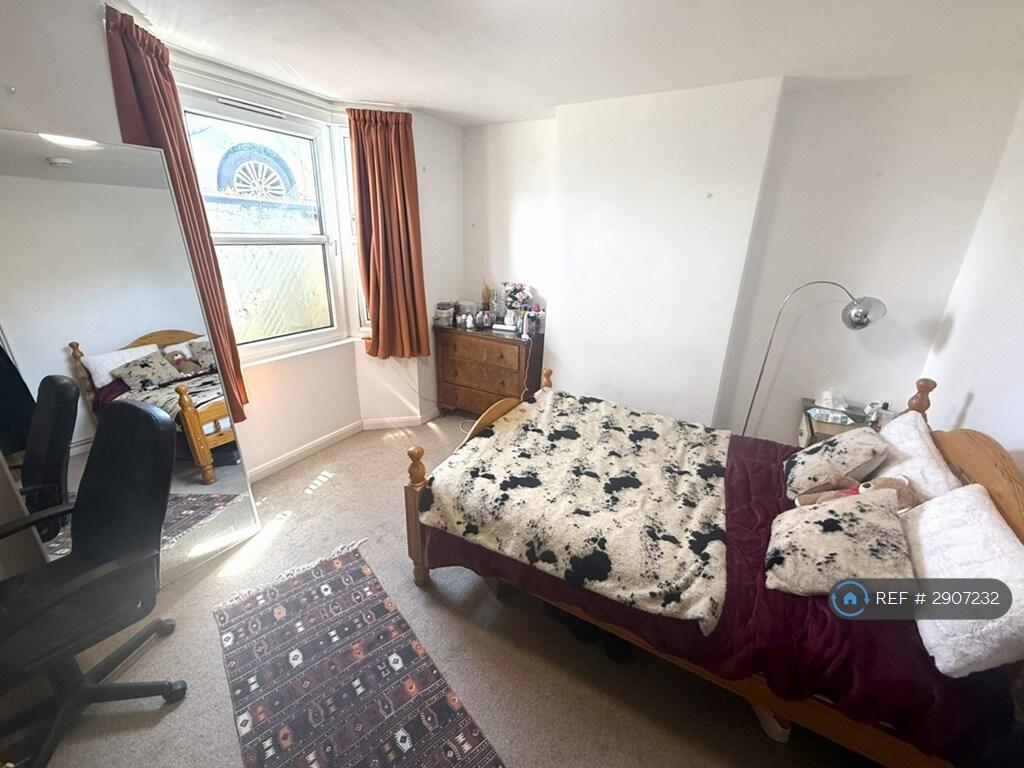 4 bedroom terraced house for rent