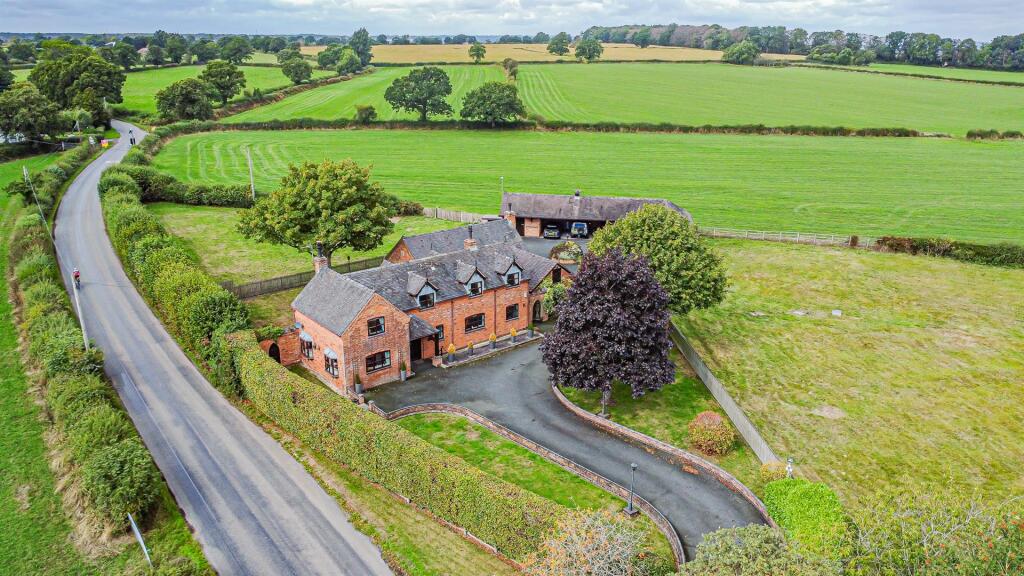 House in East Staffordshire, Uttoxeter Rural