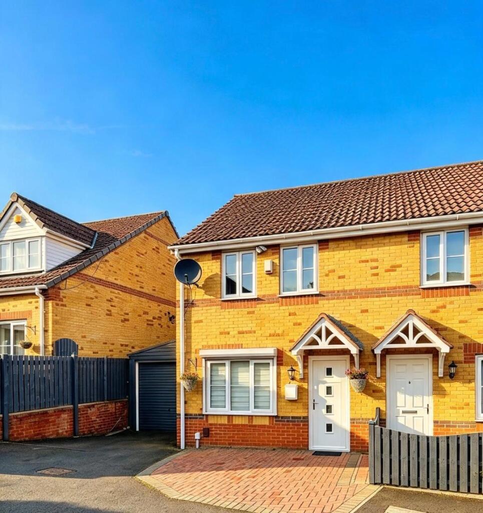 3-bed semi-detached on Wentworth Crescent, Bradford, £195,000