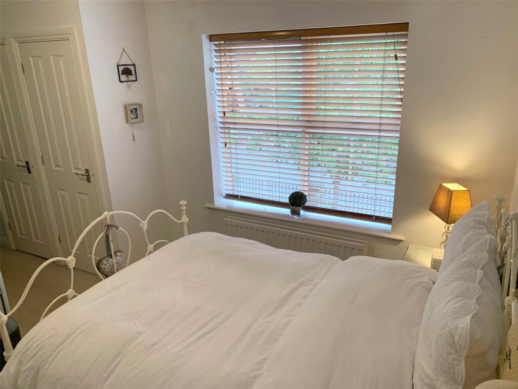 Apartment in Thatcham, West Berkshire - View 5