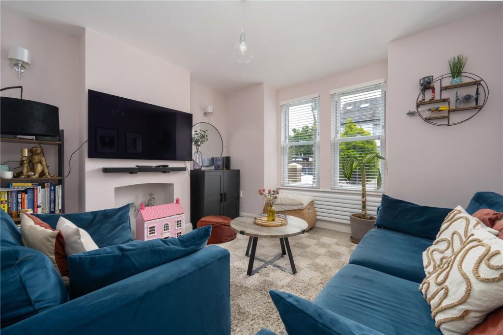 House in Canterbury, Stuppington, Martyrs Field - View 3