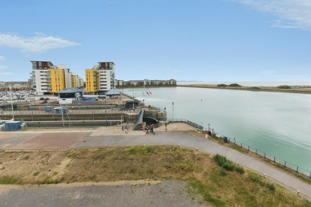 Bermuda Place, Eastbourne photo 4