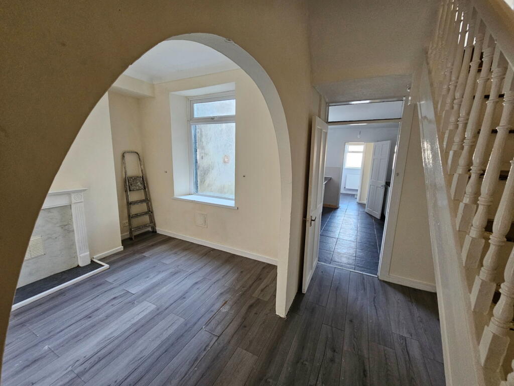 House in Neath - View 5