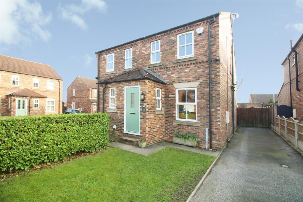 Main image of property: Castlefields, Rothwell, Leeds