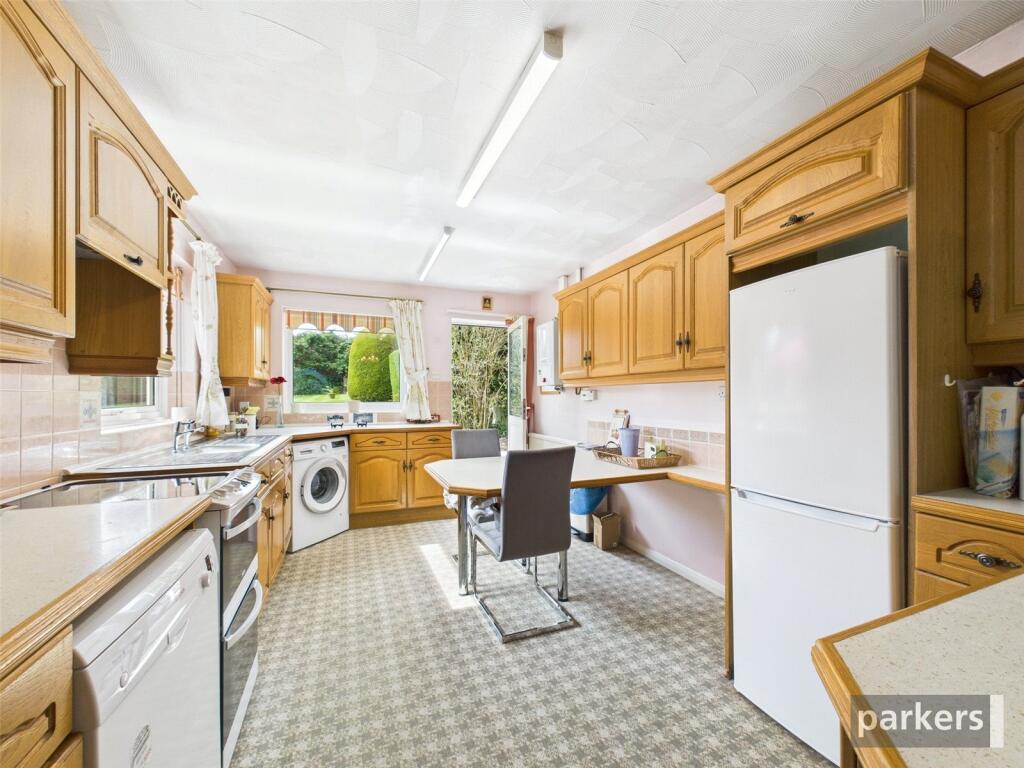 Meadow Road, Earley, Reading, Berkshire, RG6 photo 4