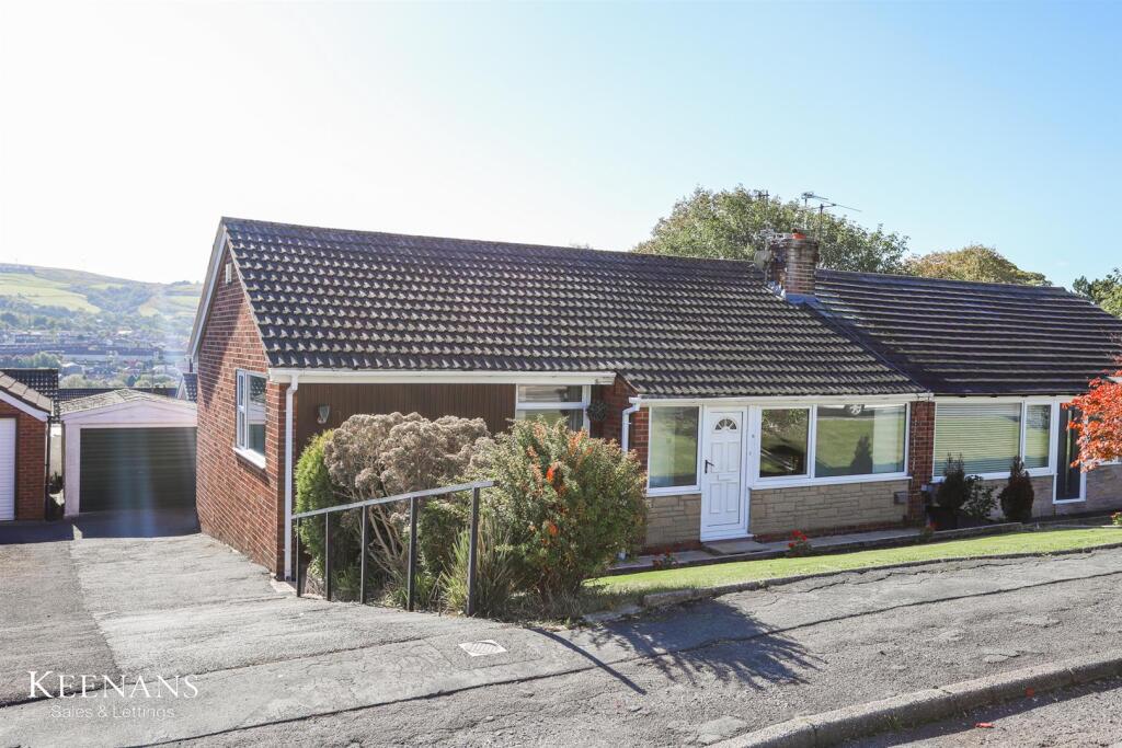 3-bed bungalow on Cedar Avenue, Rawtenstall, Rossendale, £225,000