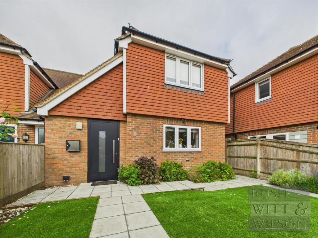 3-bed semi-detached on Telham Close, Battle, £450,000