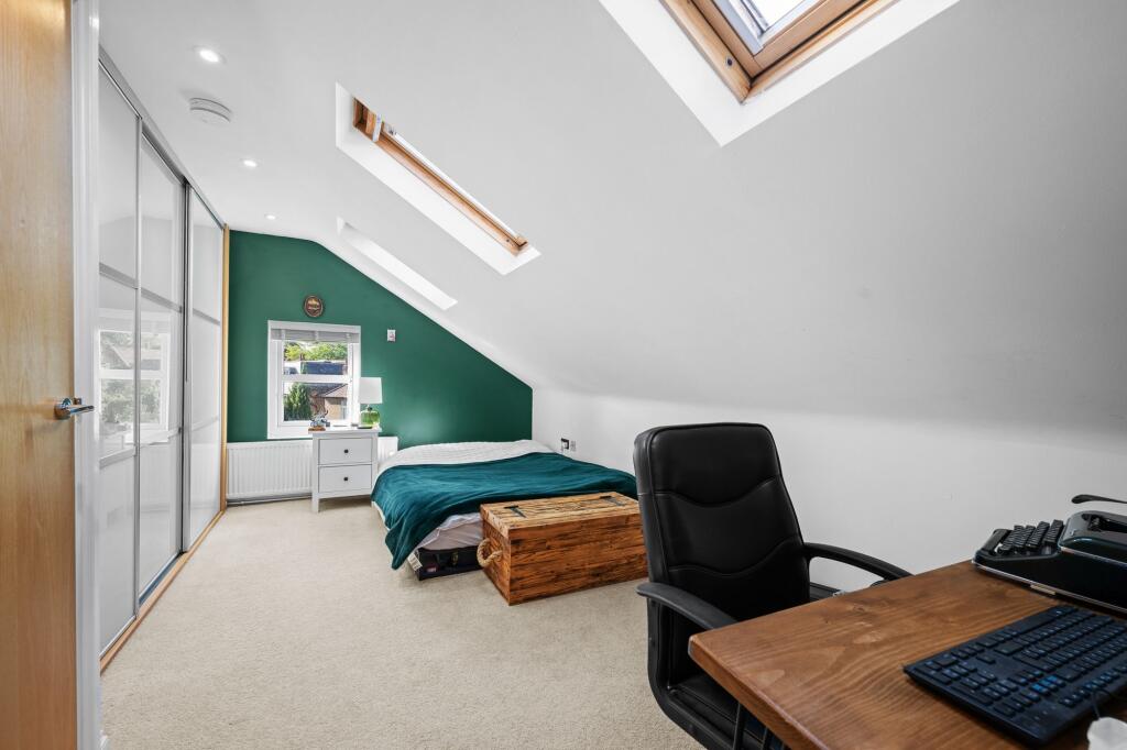 Apartment in Bromley - View 3