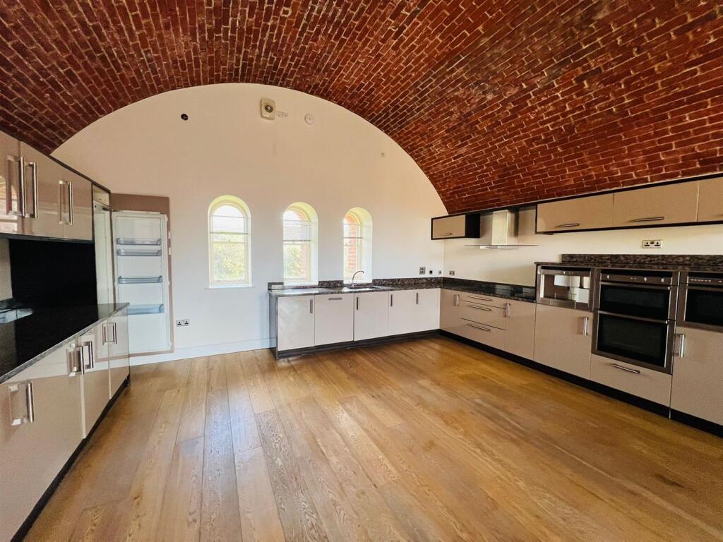 House in Freshwater, Golden Hill Park, Norton Green - View 3