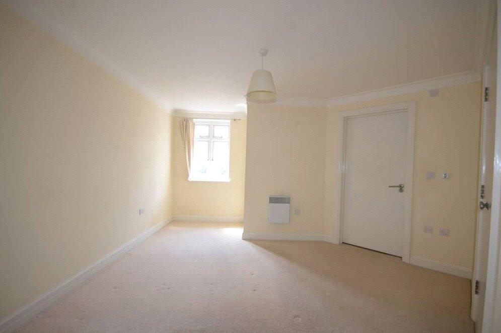 Apartment in Reading, Lower Earley, Earley - View 5