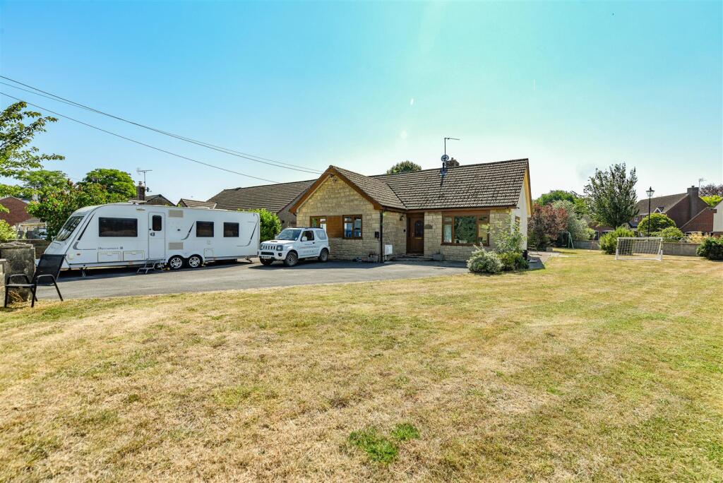 Main image of property: Longaston Lane Slimbridge