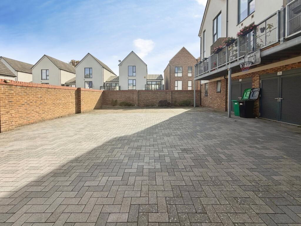 Apartment in Southall - View 5