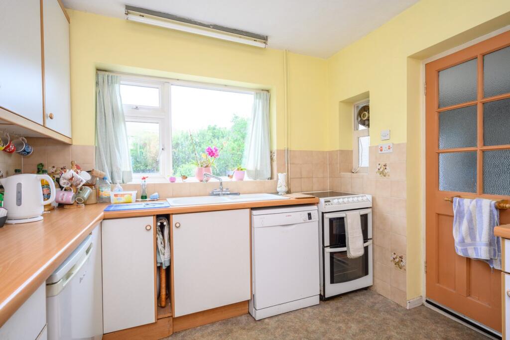 York Gardens, Walton On Thames, KT12 photo 4