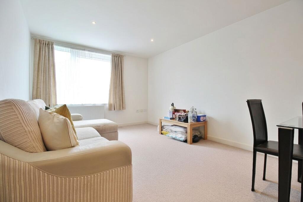 Main image of property: Union Lane, Isleworth, TW7