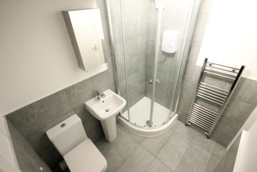 6 bedroom terraced house for rent