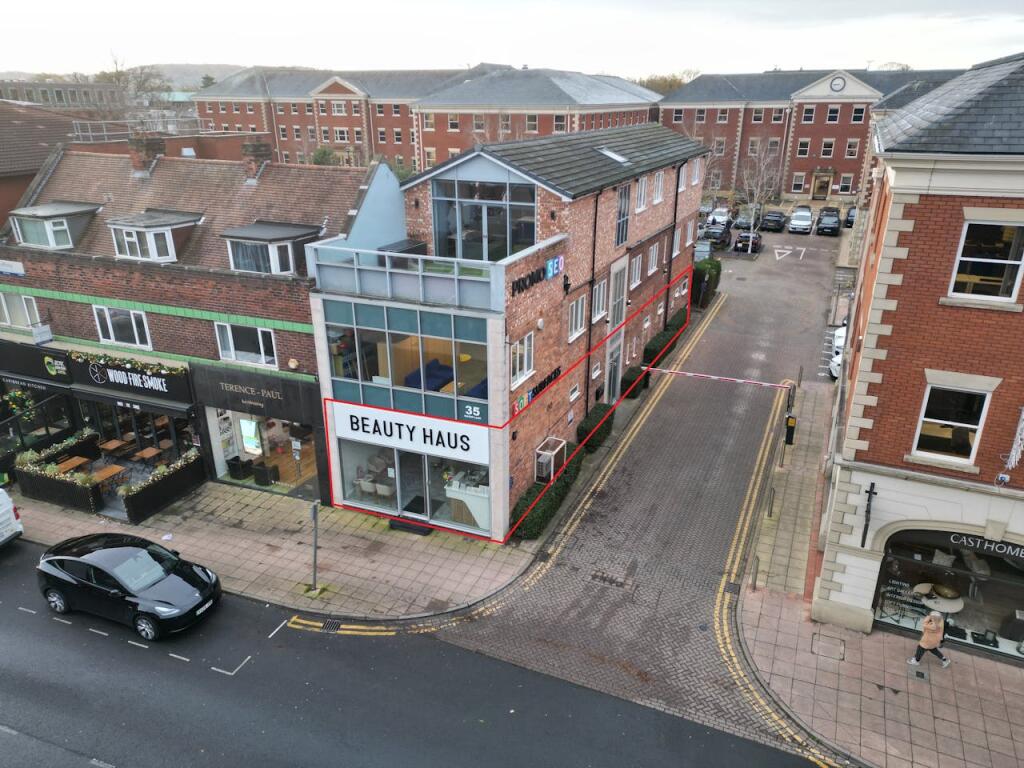 Main image of property: 35 Water Lane, Wilmslow, SK9 5AR