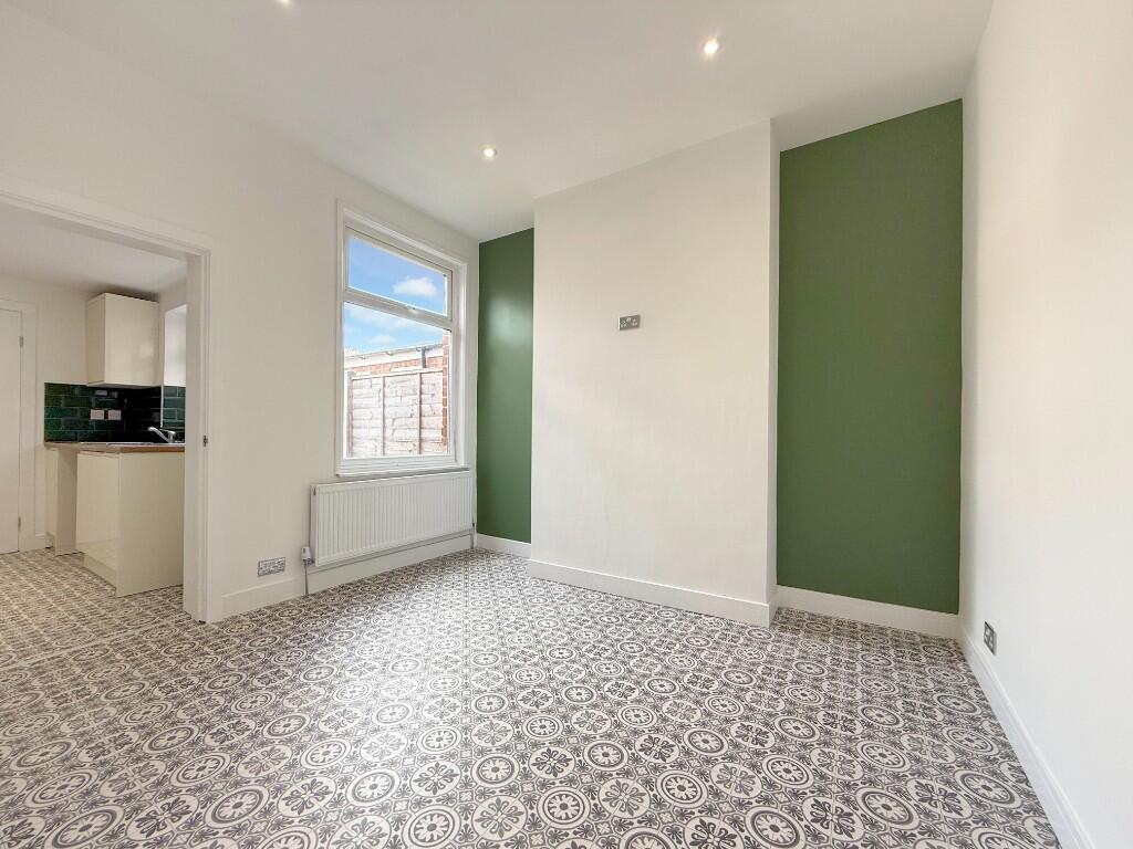 House in Hull - View 4
