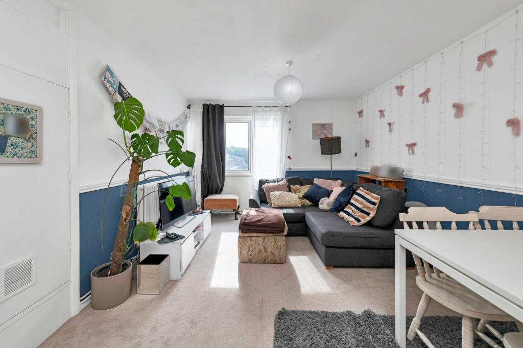 2-bed flat on Shakespeare, Royston, SG8, £200,000