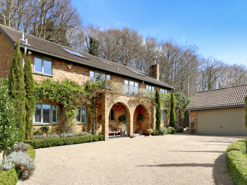 Main image of property: Hearn Close, Penn, HP10