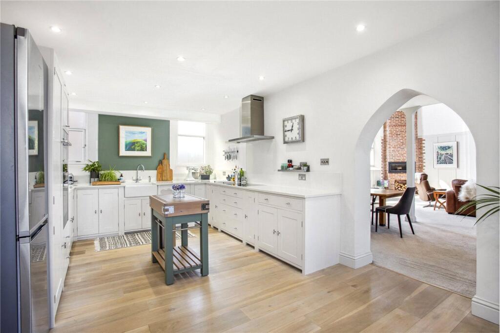 House in Lane End, Buckinghamshire - More