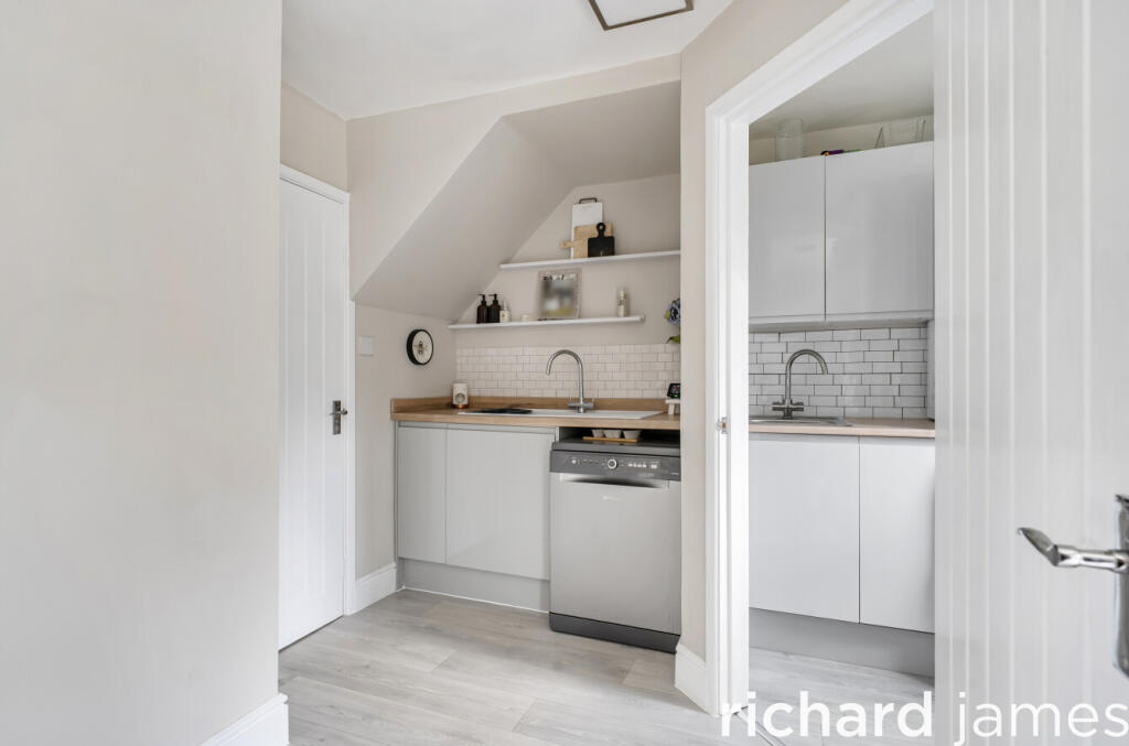 Pound Close, Lyneham, SN15 photo 4