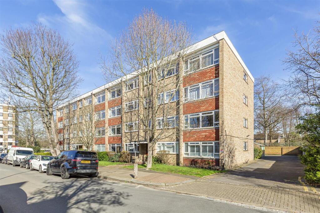 Main image of property: Daylesford Avenue, Putney, SW15