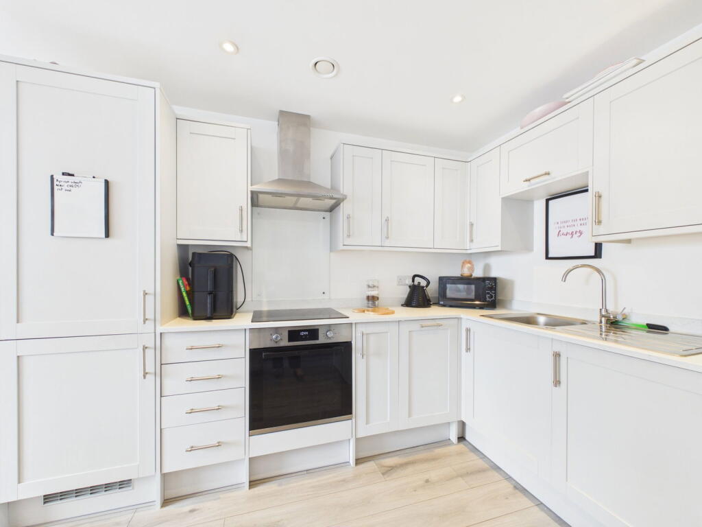 Apartment in Worthing, West Sussex - View 2
