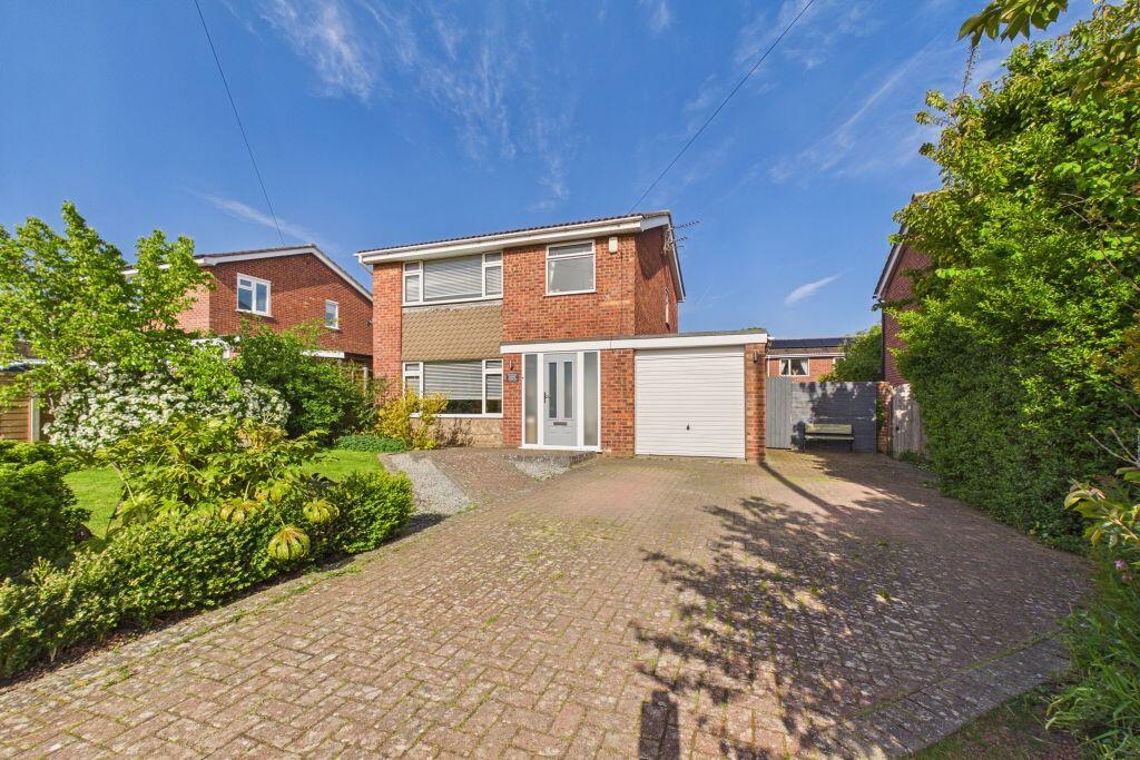 Main image of property: 28 Canterbury Drive, Washingborough, Lincoln, LN4 1SJ