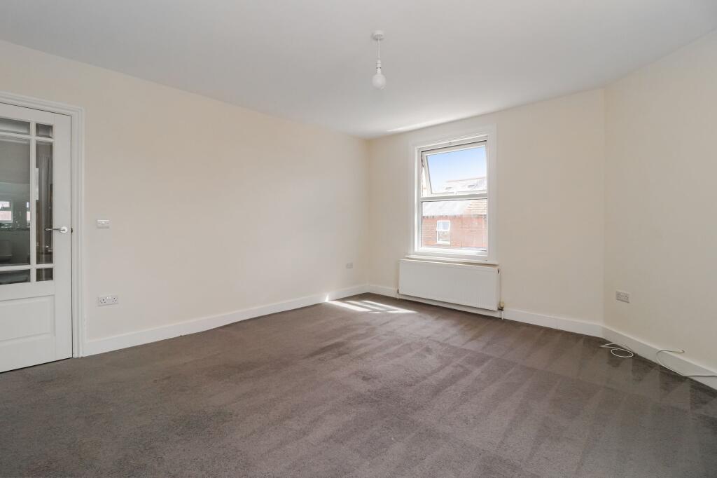 Apartment in Watford - More