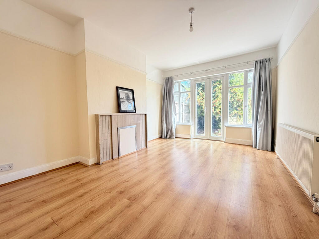 House in London, Kenton - More