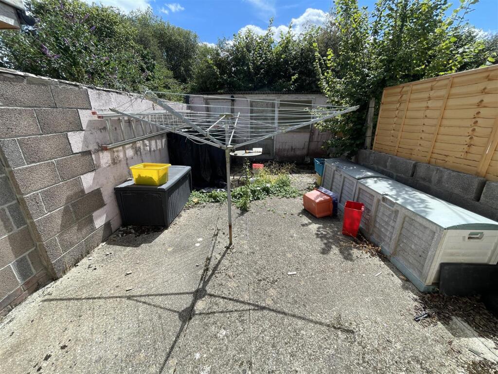 House in Broadwindsor, Netherhay - More