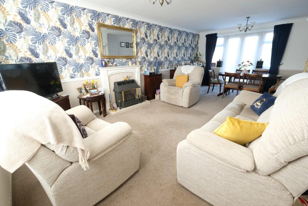 Poplar Drive, Marchwood, Southampton, SO40 4XH photo 2