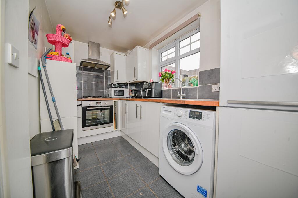Apartment in Southampton - View 4