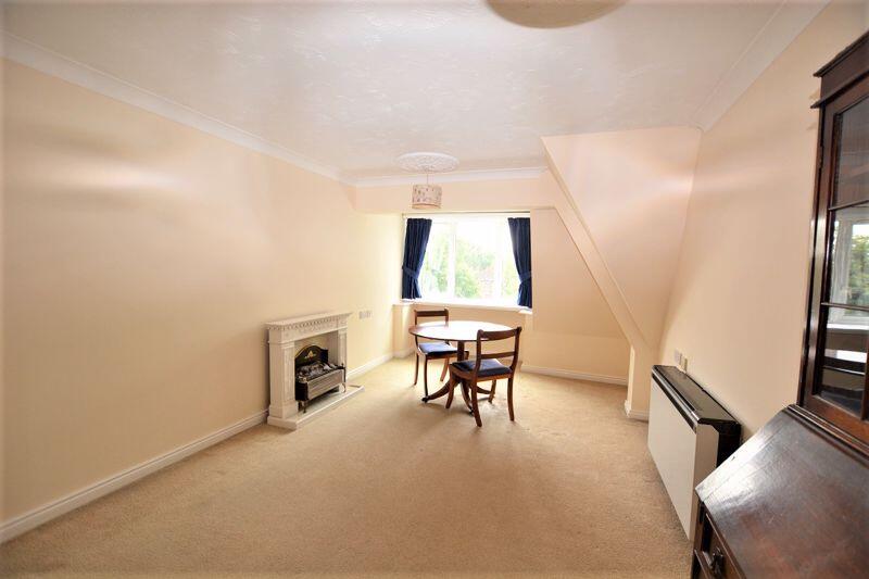 Uxbridge Road, Hatch End photo 3