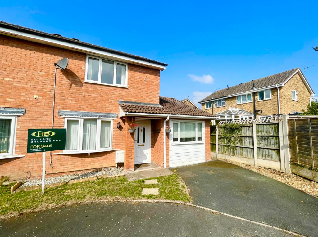 2-bed semi-detached on Walkford Close, Radbrook Green, Shrewsbury, £262,500