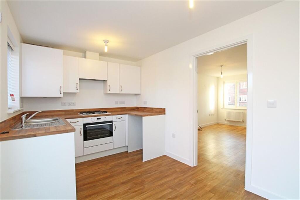 Filkins Close, Tangmere, PO20 photo 4