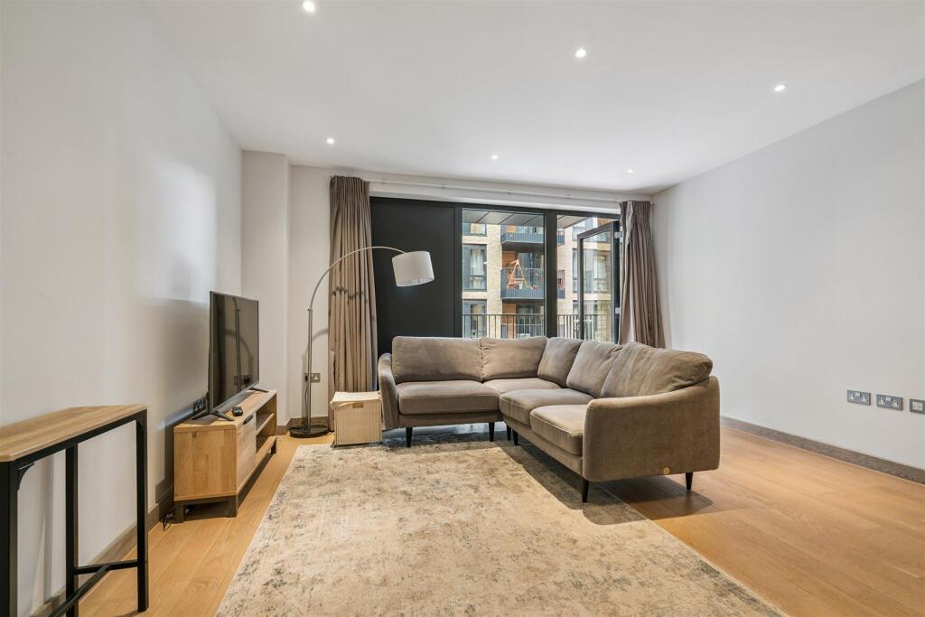 Main image of property: Drapers Yard, London