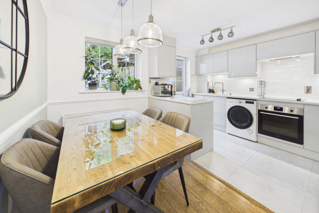 House in Dacorum, Hertfordshire - View 4