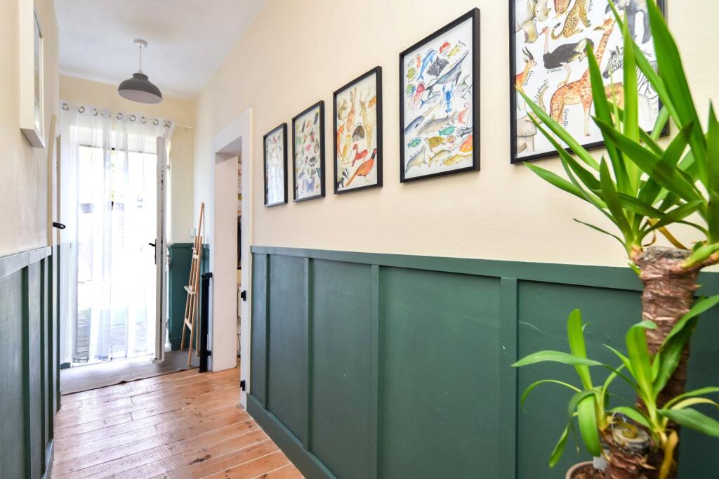 Apartment in Southend-on-Sea - View 5