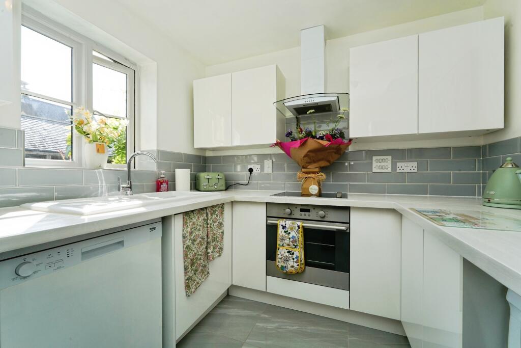 Fry Close, Cirencester, GL7 - View 5