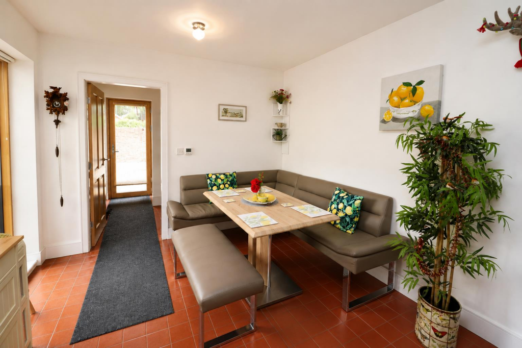 House in Hull - View 5