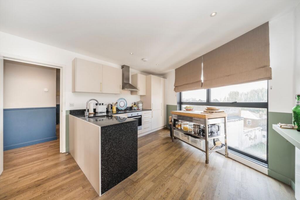 Apartment in London, North Kensington - View 3