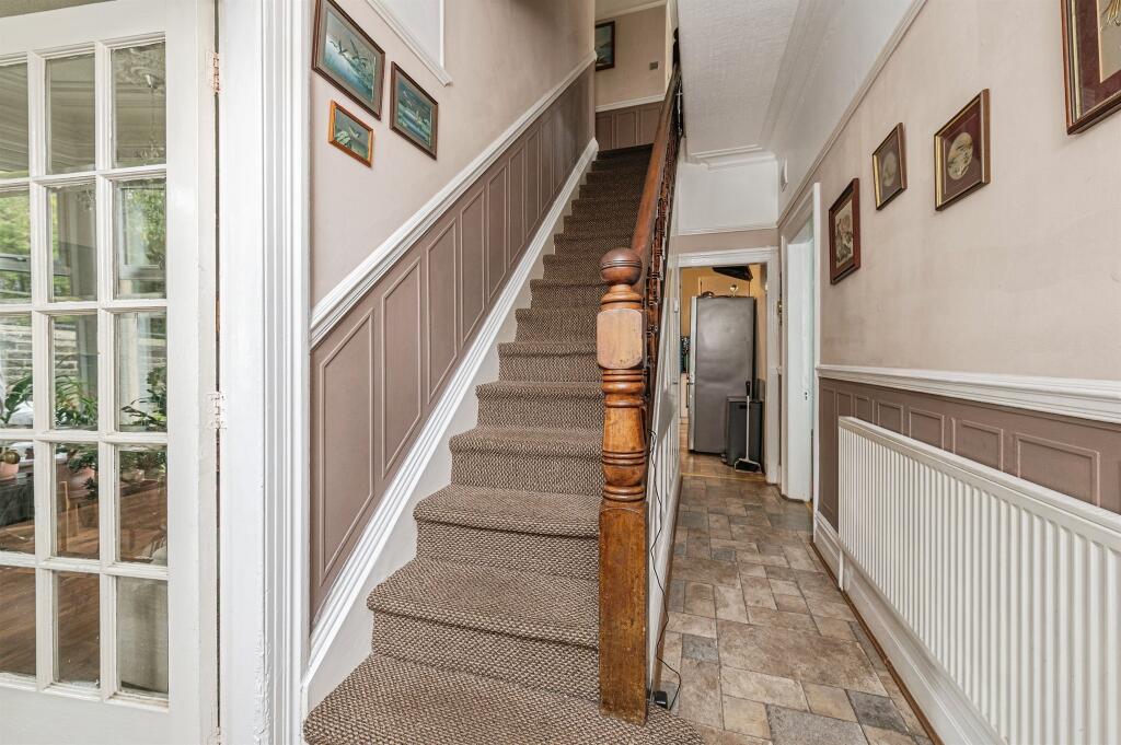 Whitcliffe Road, CLECKHEATON - View 6