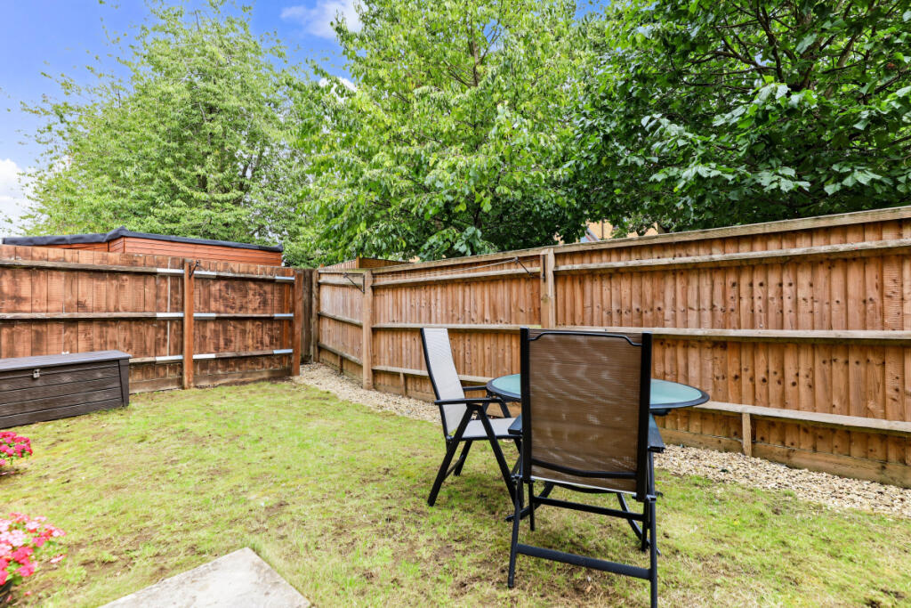 Apartment in Oxford, Barton - View 2