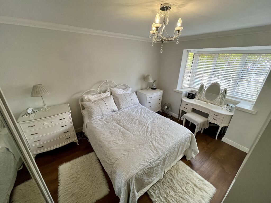 House in Southend-on-Sea - More