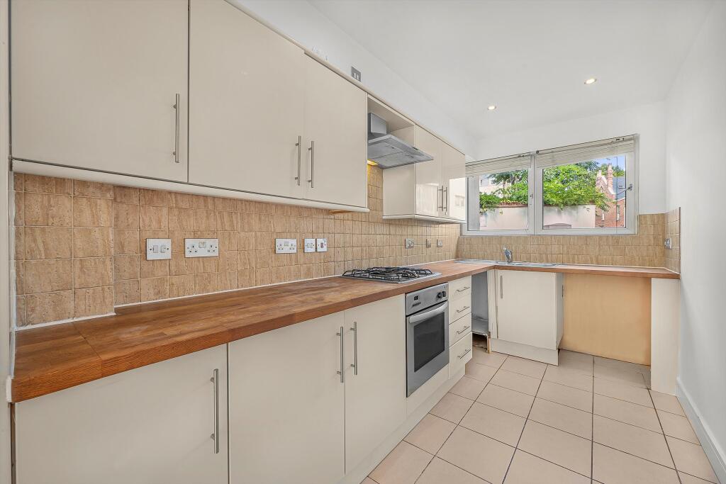 House in London - View 5