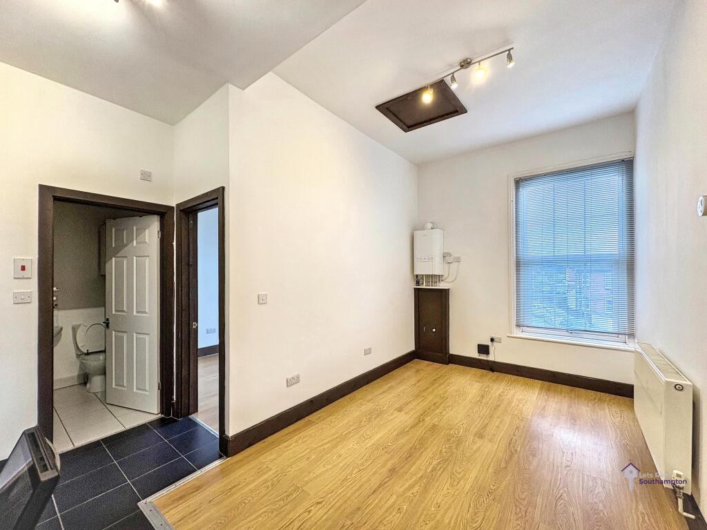 Main image of property: 90 Shirley Road, Southampton, SO15