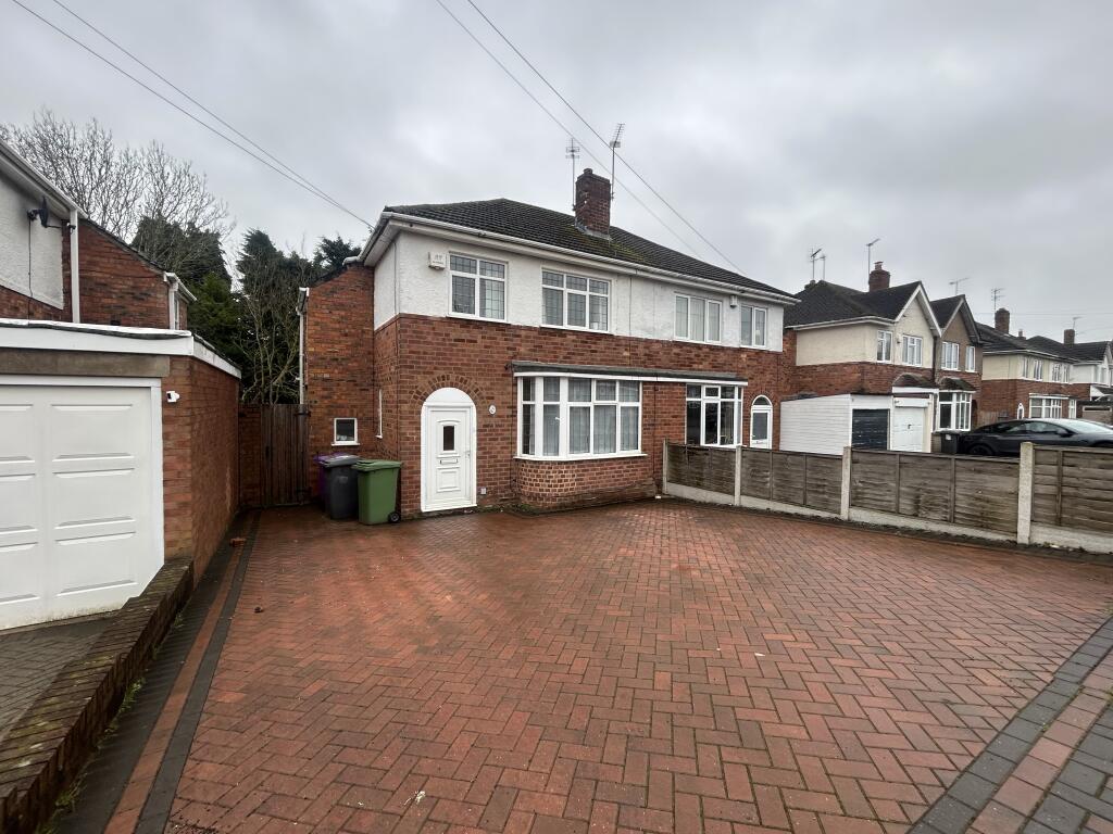 Main image of property: The Avenue, Castlecroft, WOLVERHAMPTON