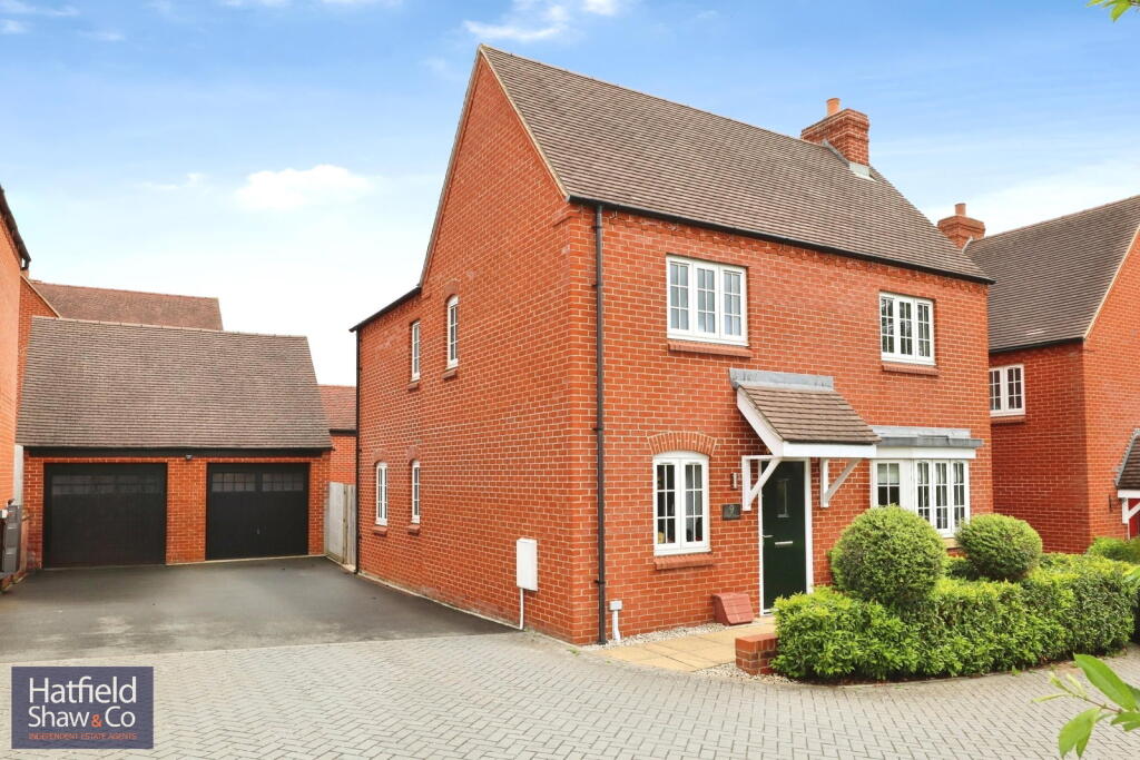 Main image of property: Otter Close, Brackley NN13 6QY