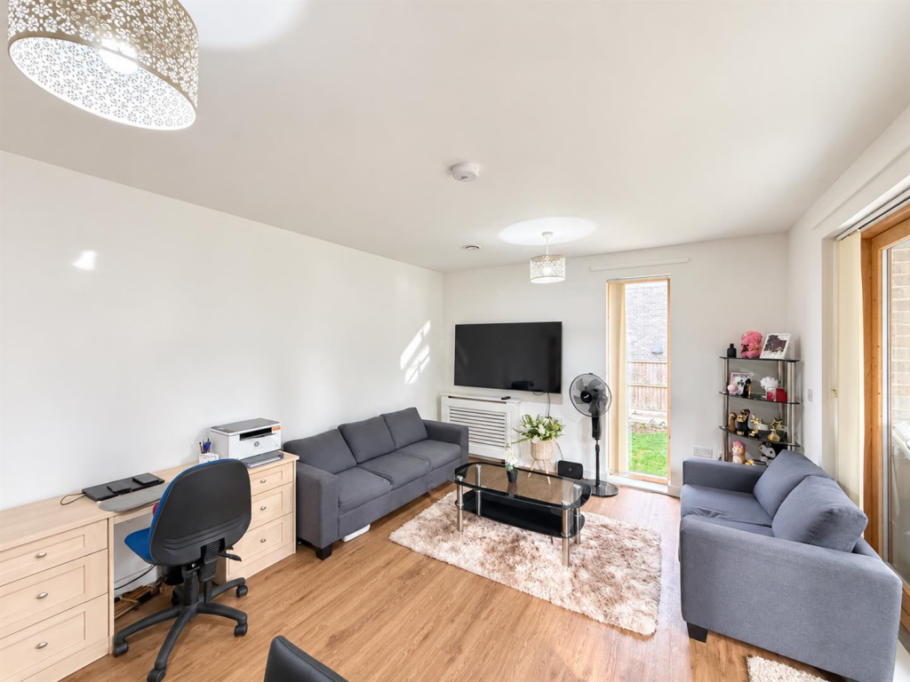 Apartment in Southall - View 5